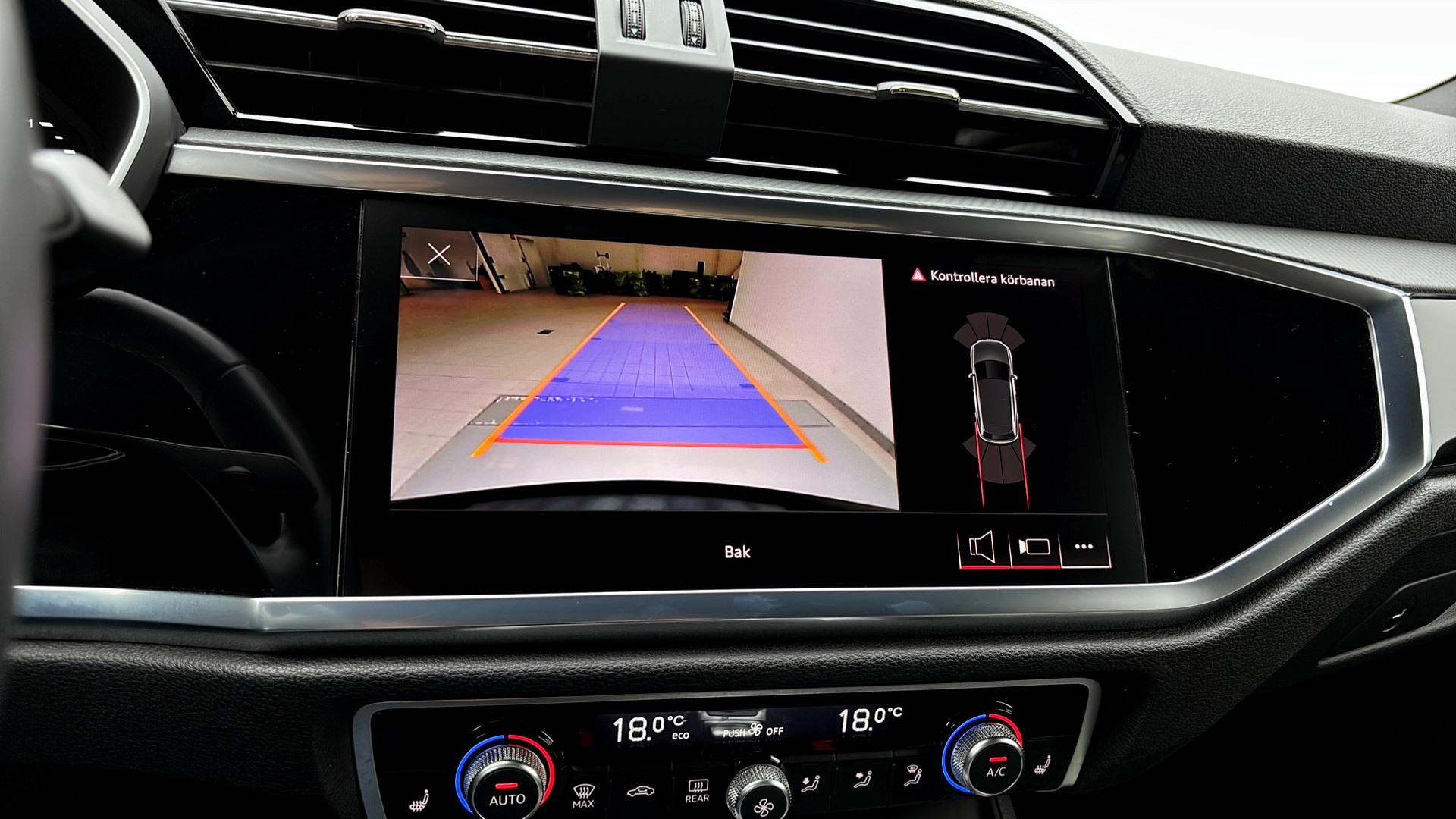 Audi Q3 LJA36P