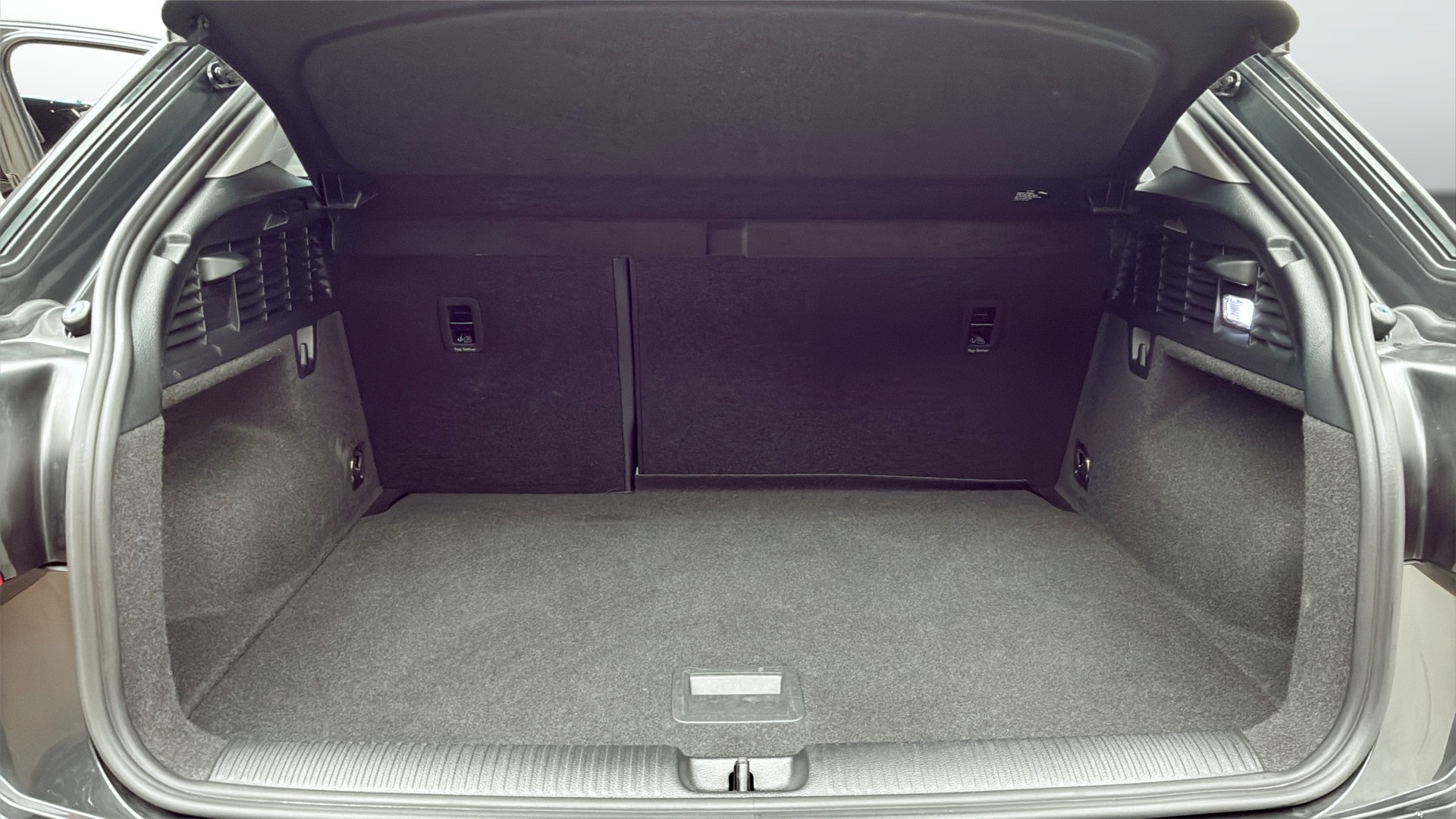 Audi Q2 LJB08Y