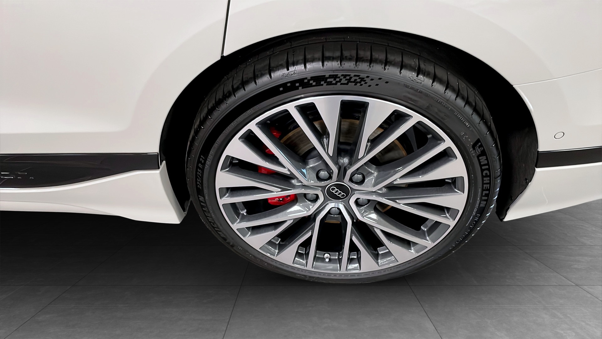 Audi A6 Avant e-tron LJB63R