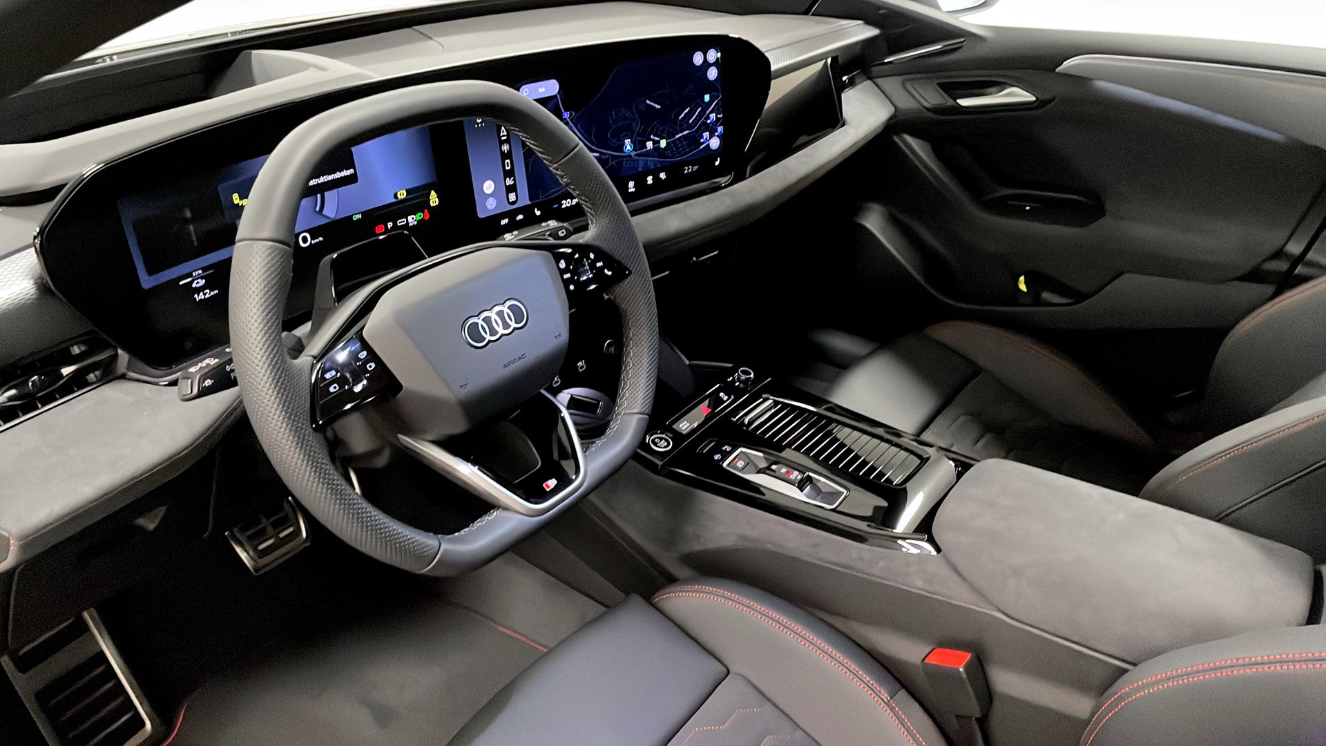 Audi A6 Avant e-tron LJB63R