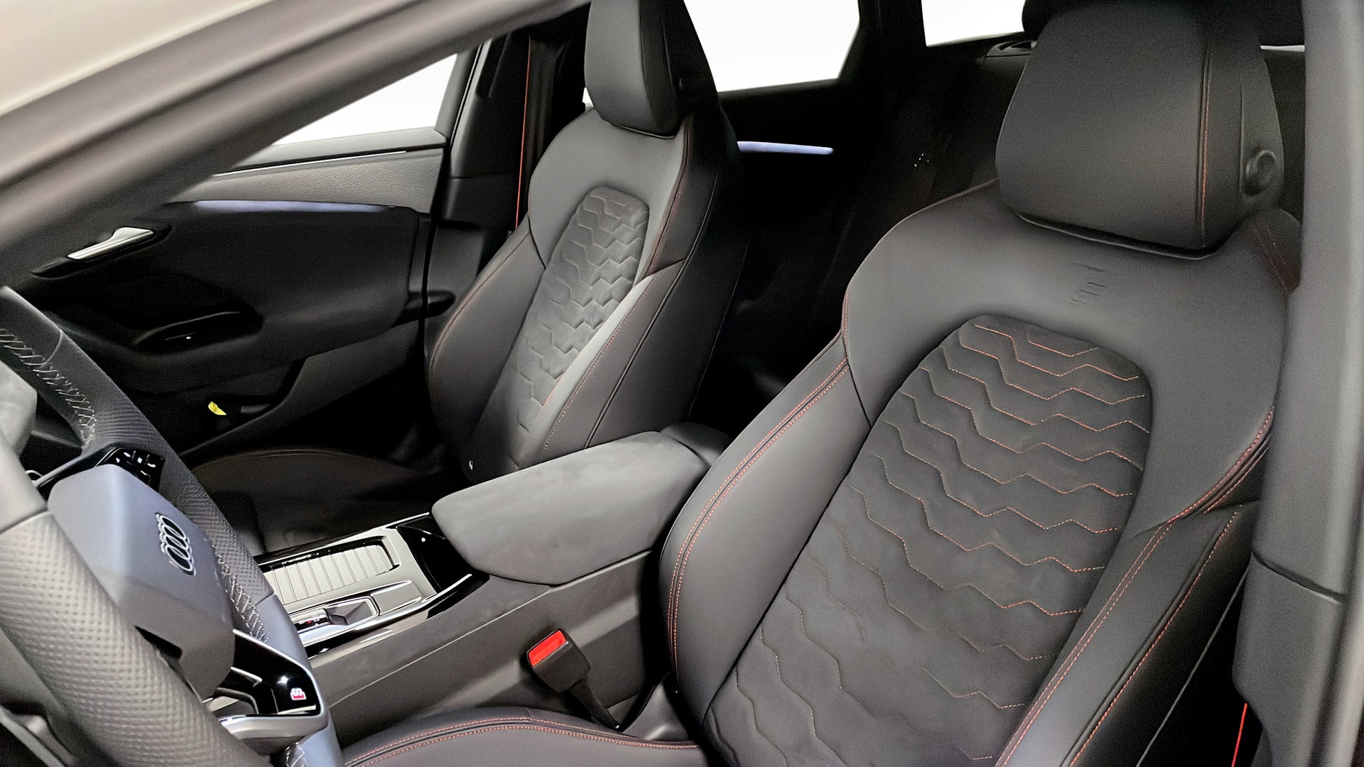 Audi A6 Avant e-tron LJB63R