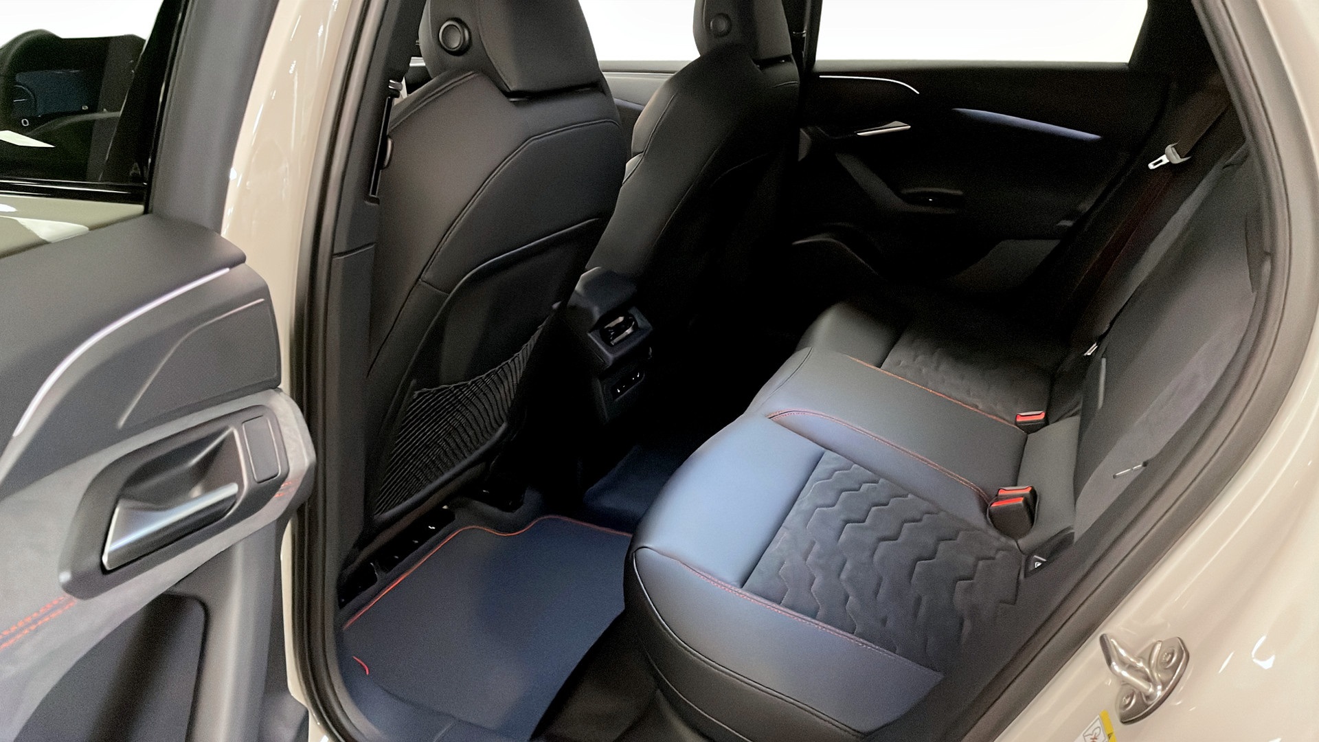 Audi A6 Avant e-tron LJB63R