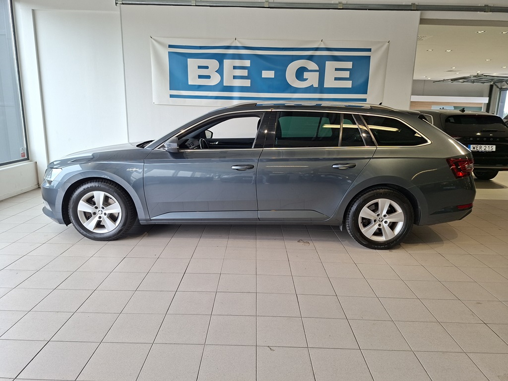 Skoda Superb LKR324
