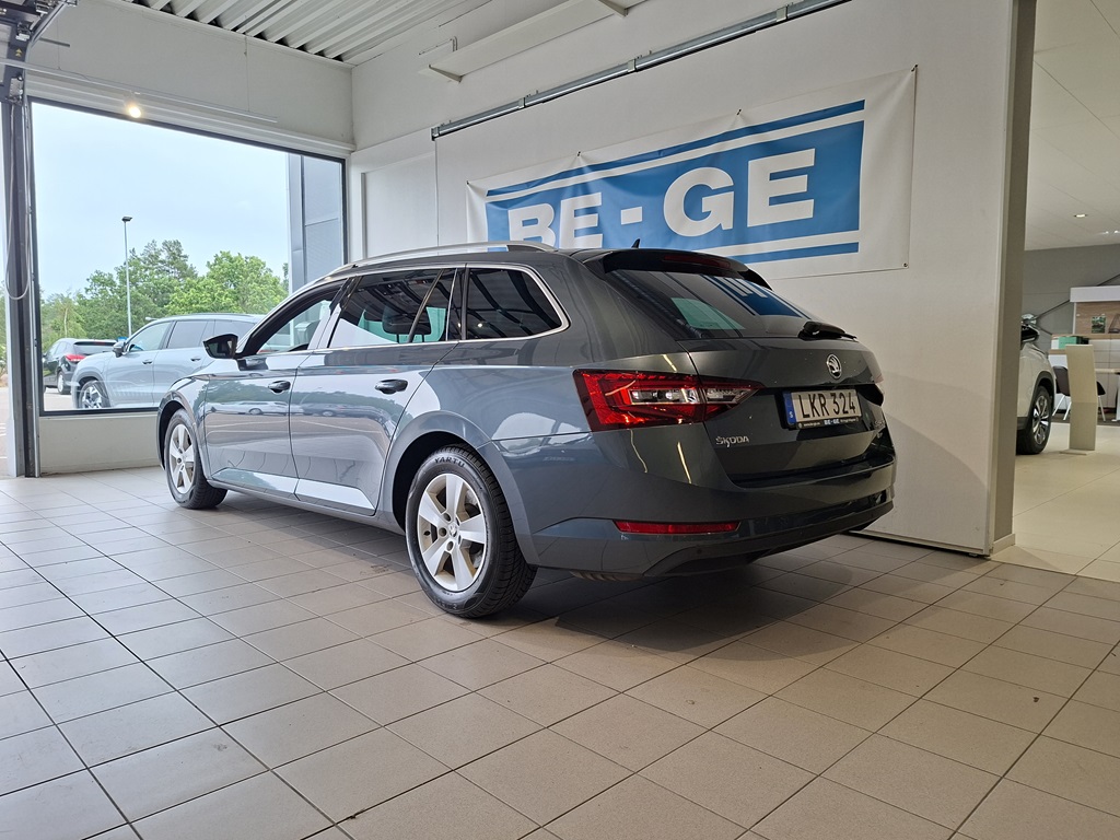 Skoda Superb LKR324