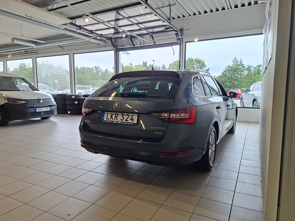 Skoda Superb LKR324