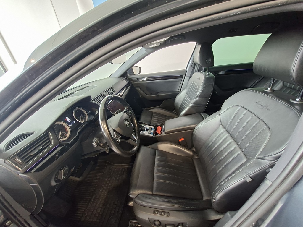 Skoda Superb LKR324