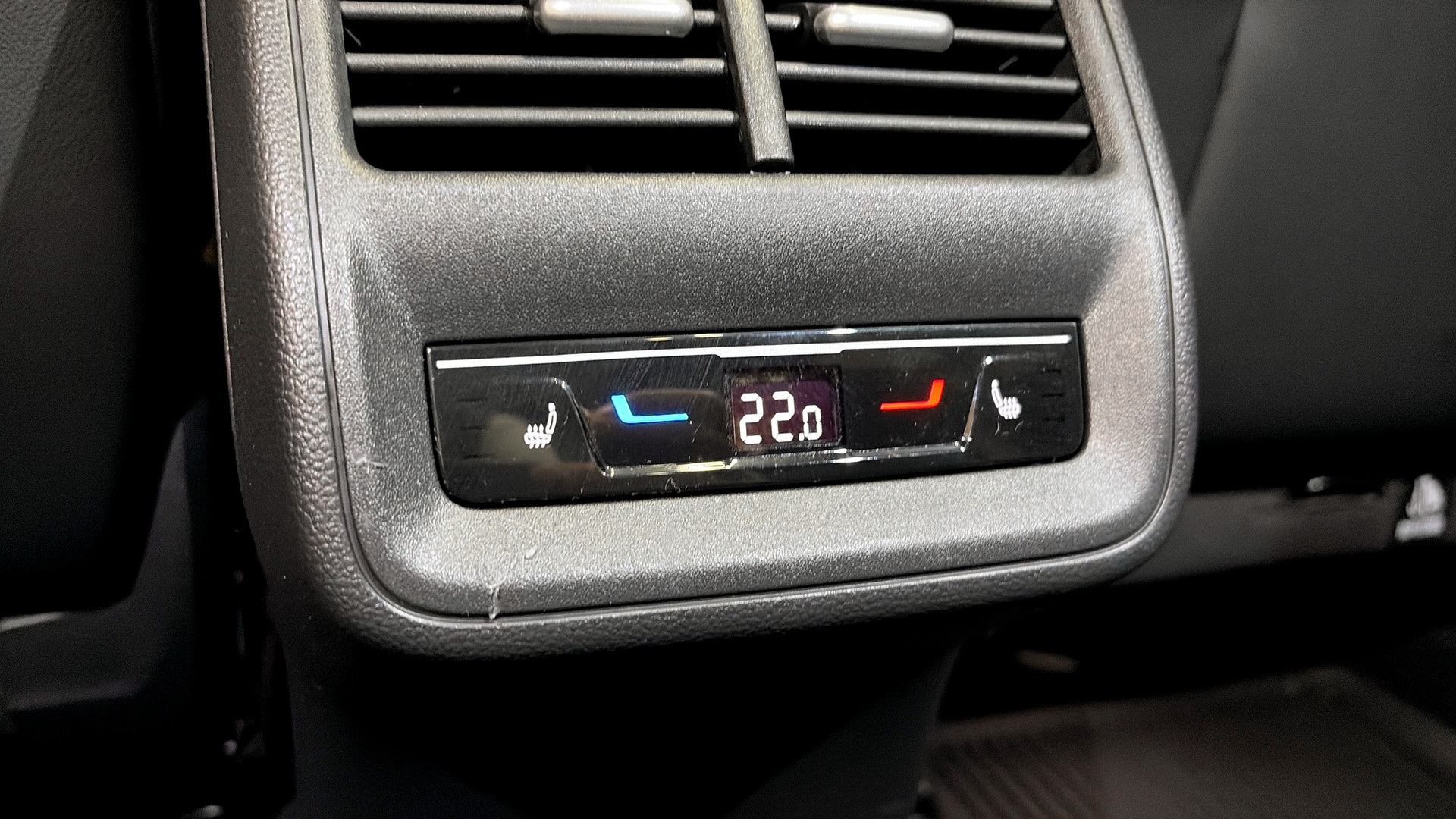 Volkswagen Passat LLJ38N
