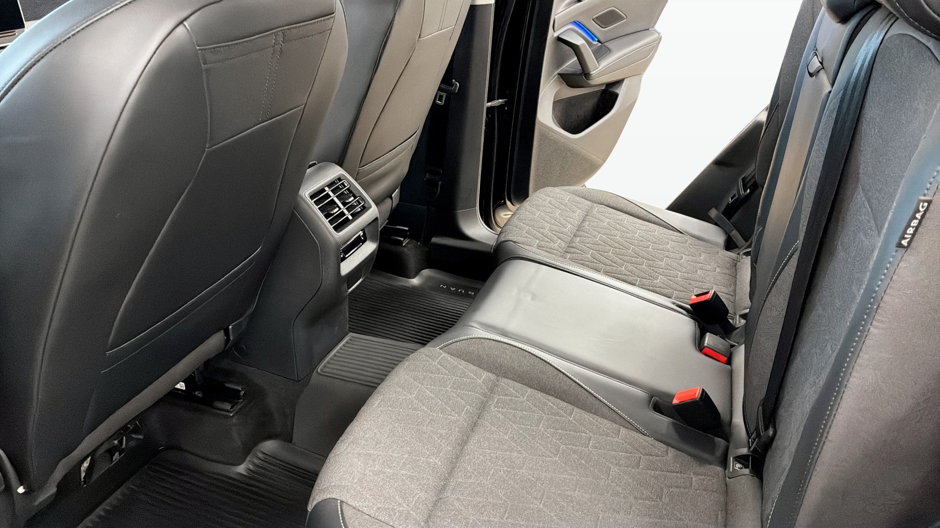 Volkswagen Tiguan LNK75R