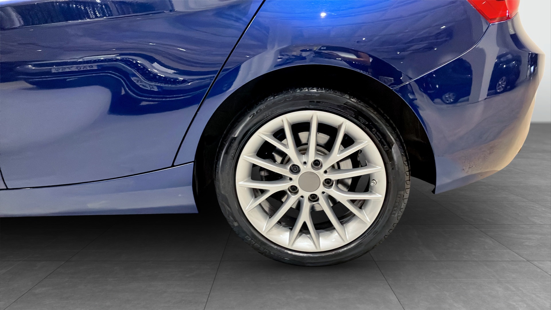BMW 118 LNO249