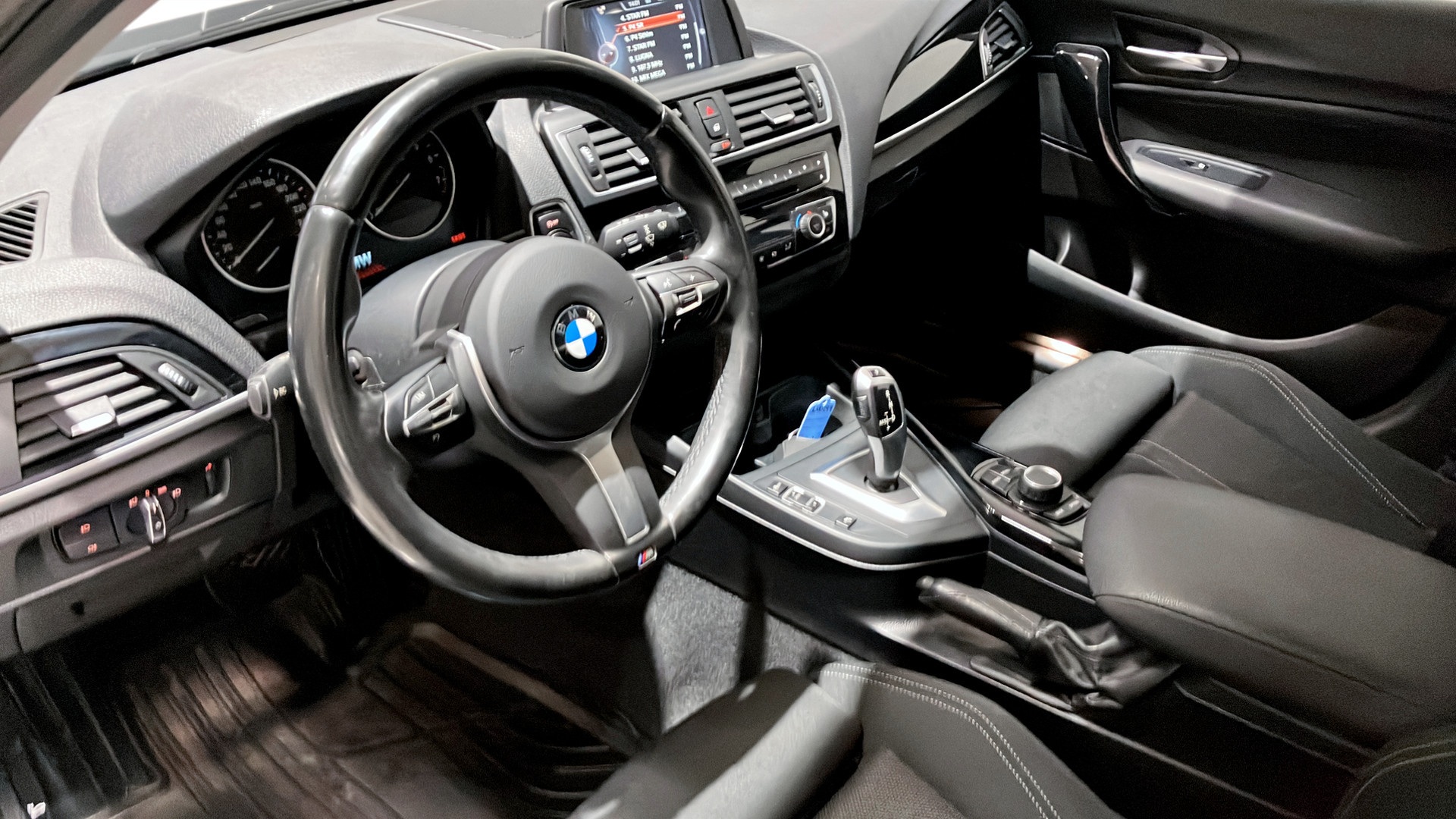 BMW 118 LNO249