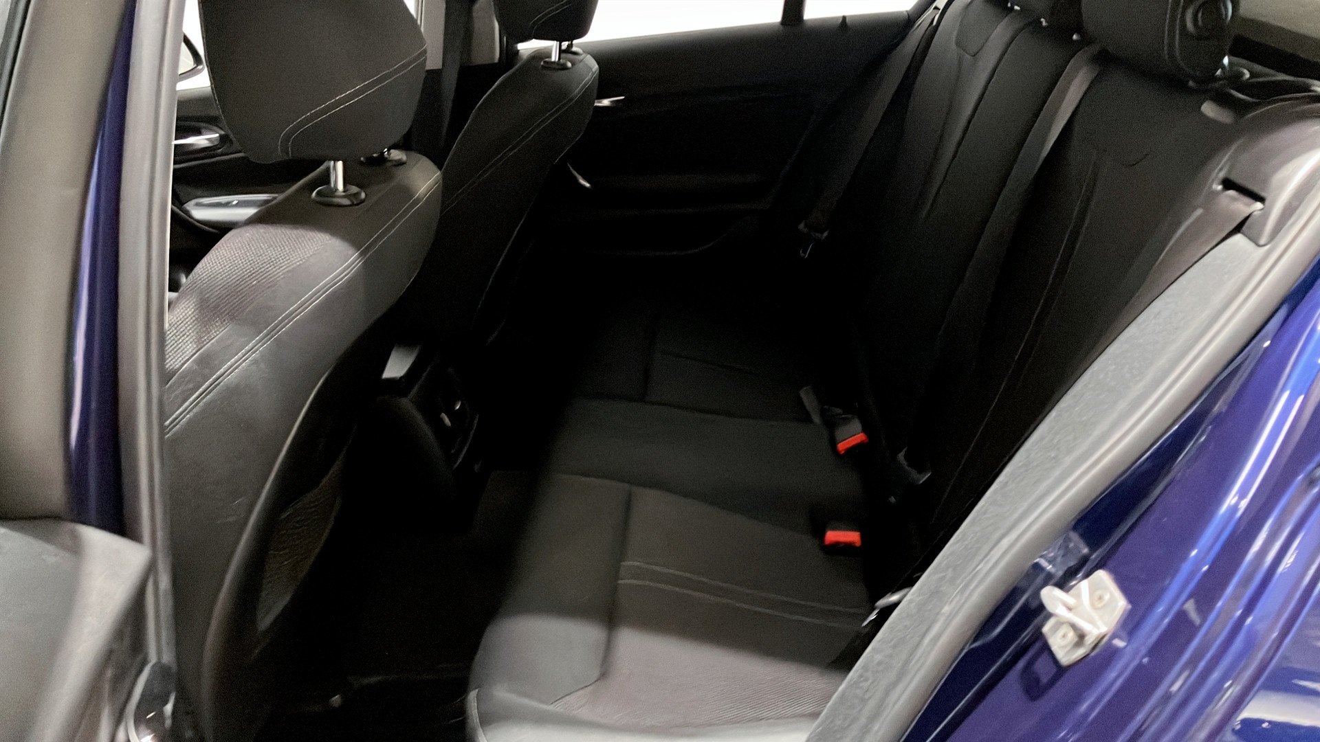 BMW 118 LNO249
