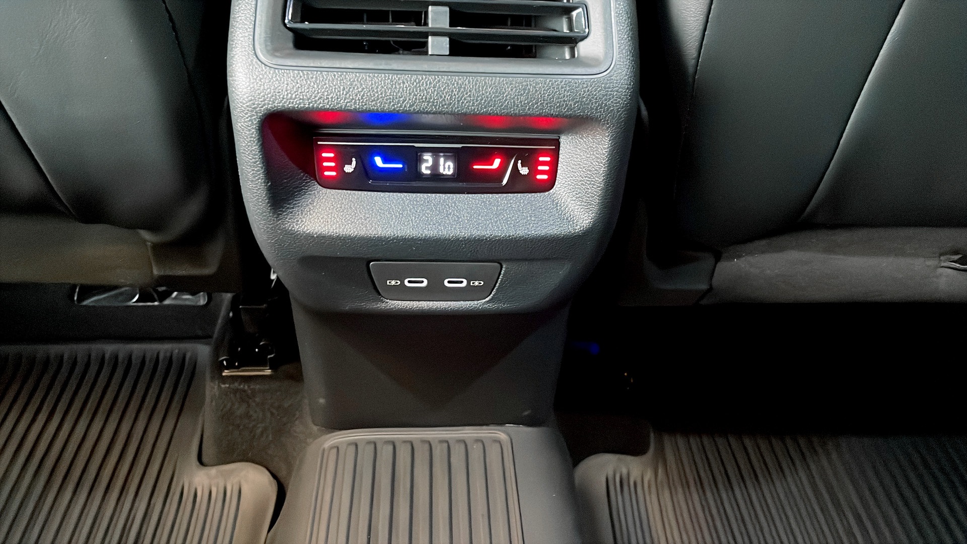 Volkswagen Tiguan LNR74Y