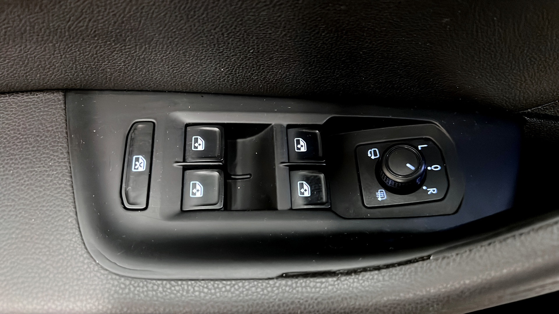 Volkswagen Passat Sportscombi LNS493