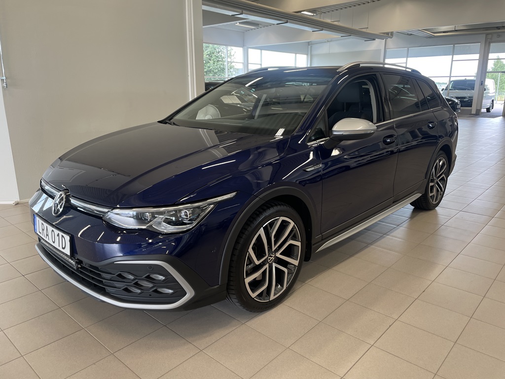 Volkswagen Golf LRA01D