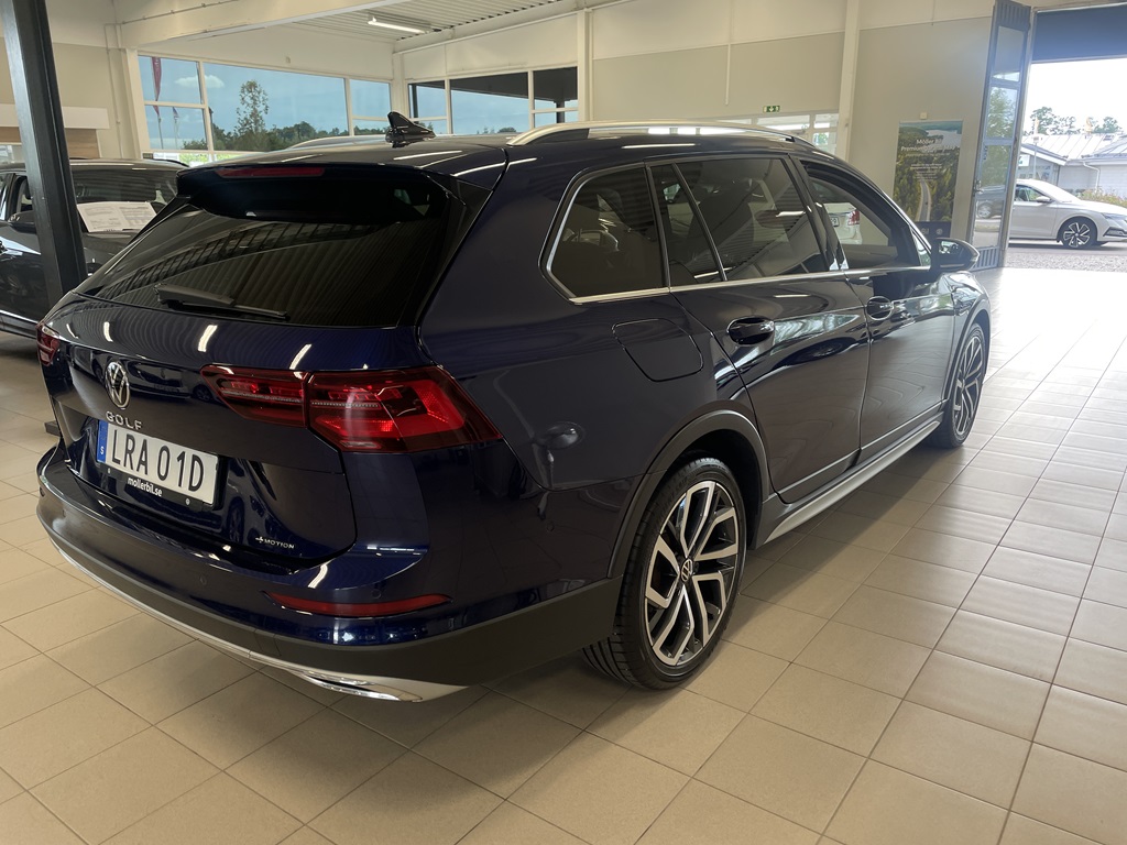 Volkswagen Golf LRA01D