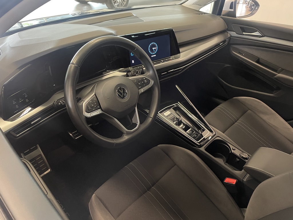 Volkswagen Golf LRA01D