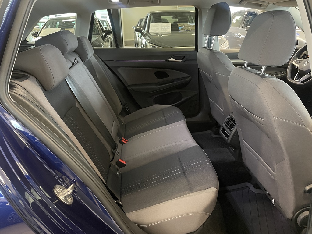 Volkswagen Golf LRA01D