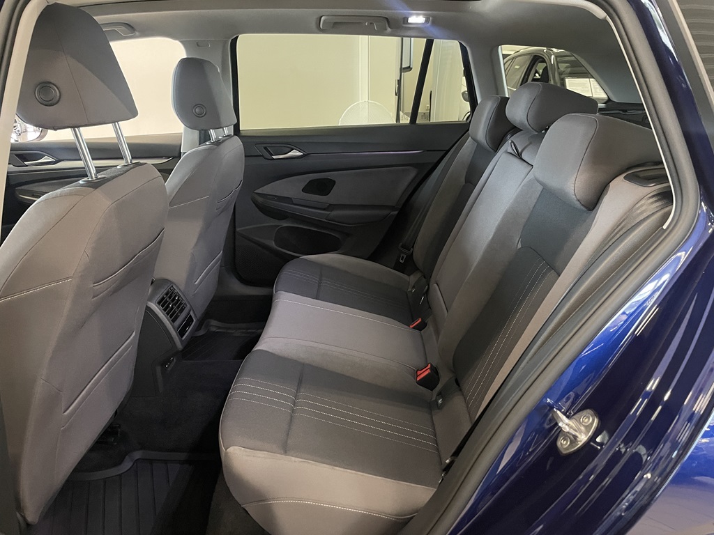 Volkswagen Golf LRA01D