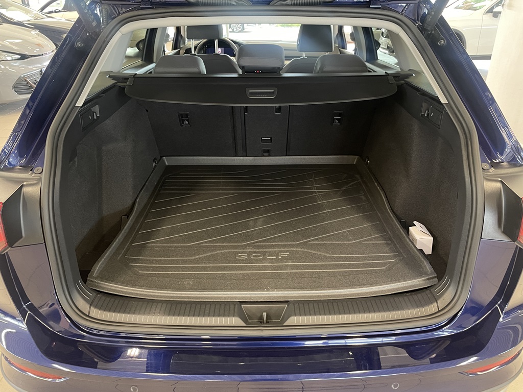 Volkswagen Golf LRA01D