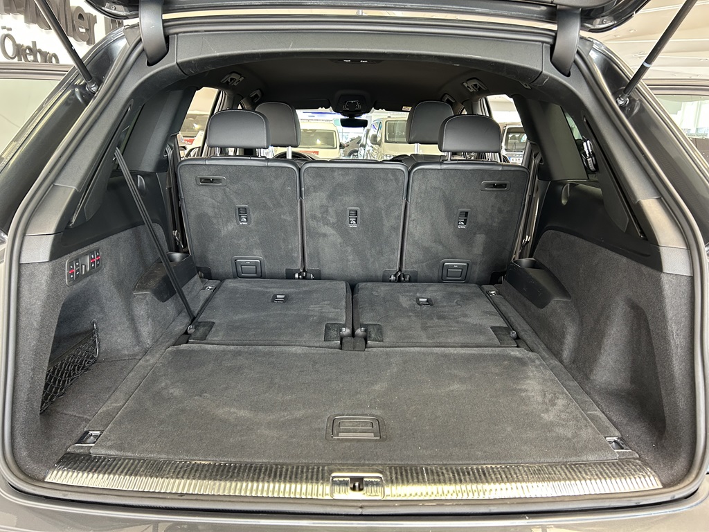 Audi Q7 LUC61U