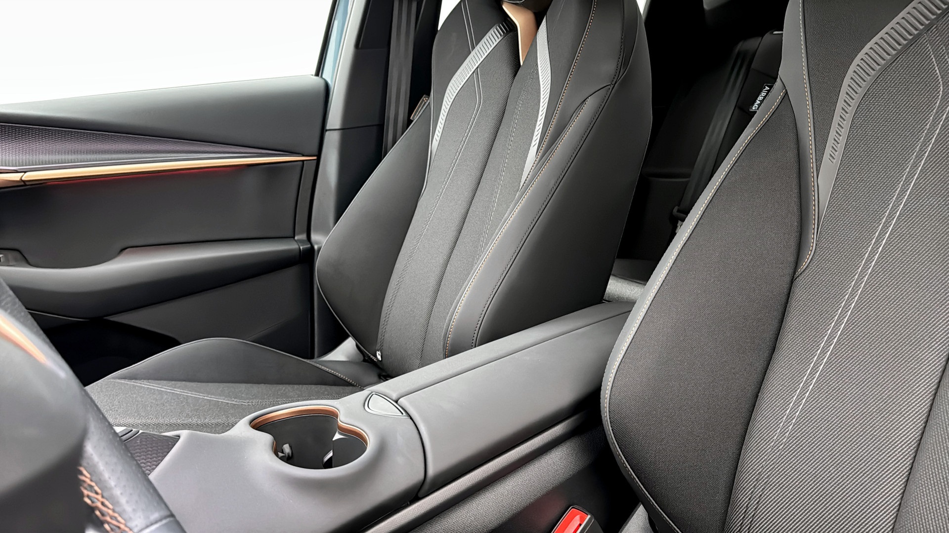 CUPRA Tavascan LWA64D