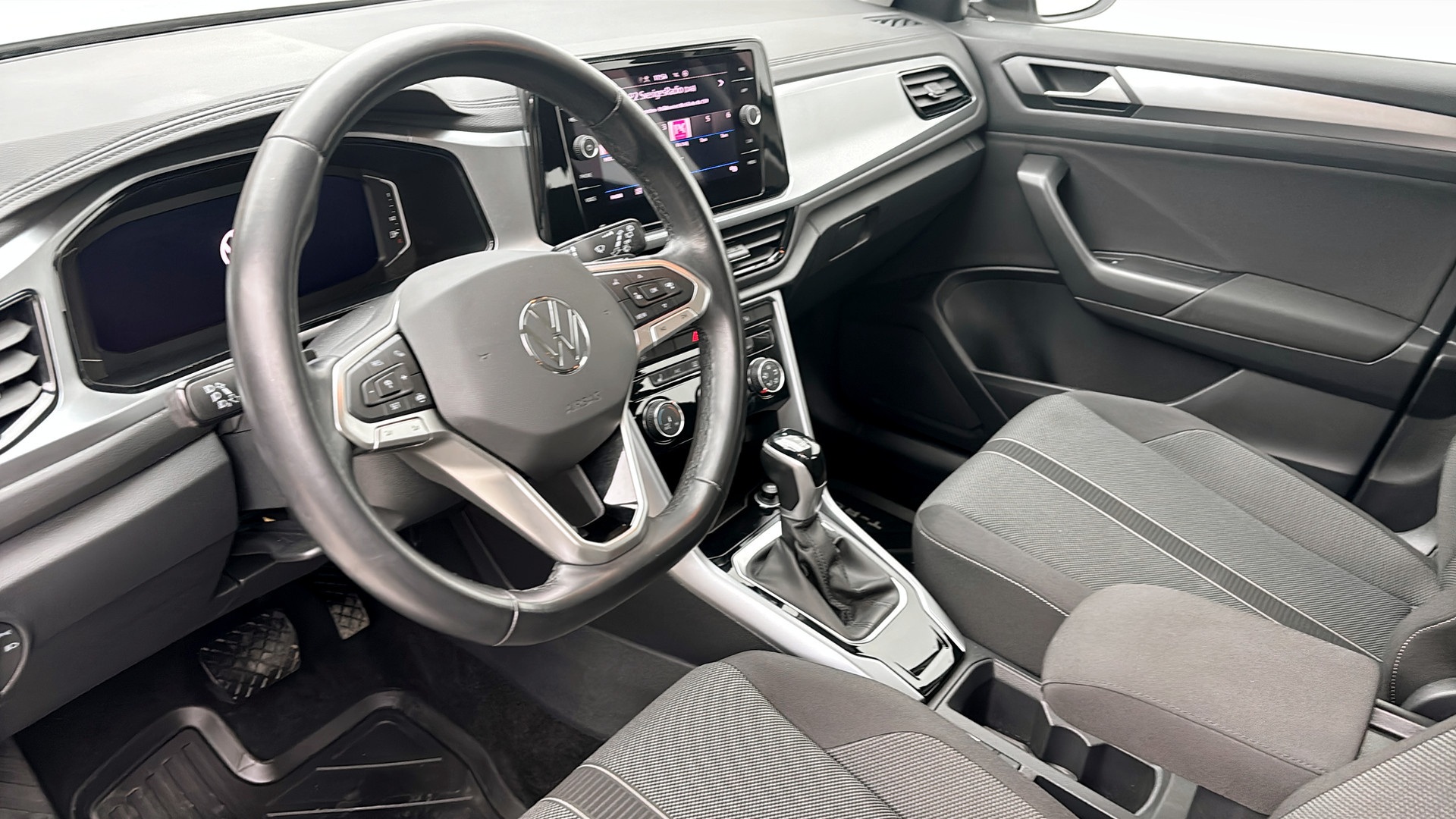 Volkswagen T-Roc LWJ02K