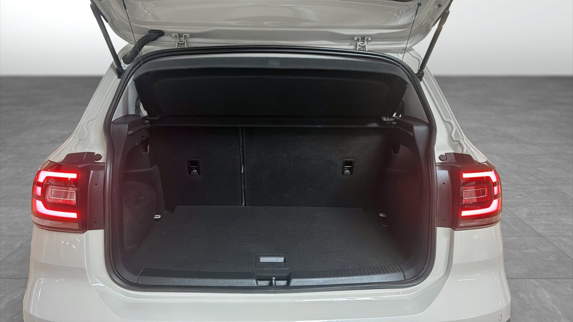 Volkswagen T-Cross LXA82H