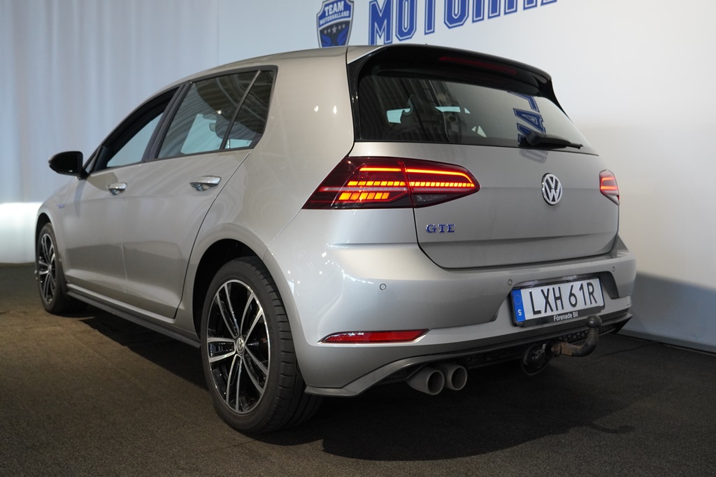 Volkswagen Golf LXH61R