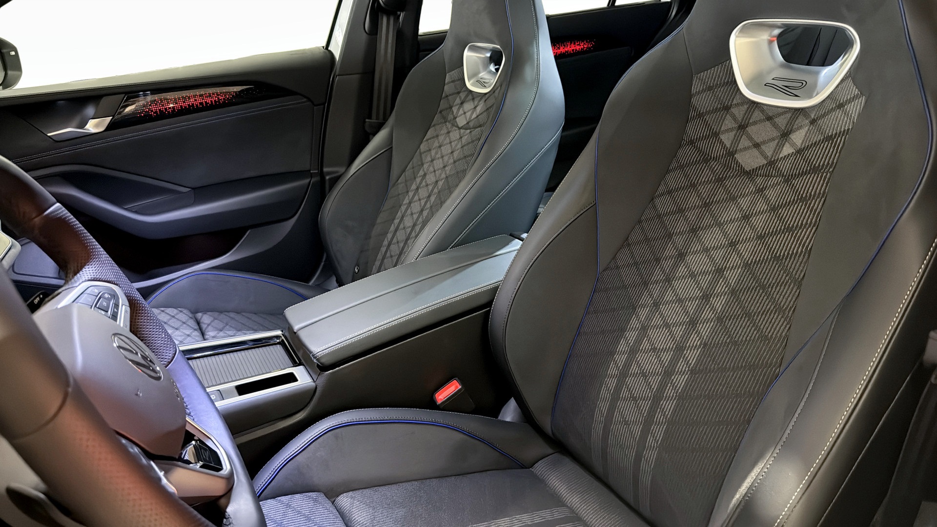 Volkswagen Passat LXN93D