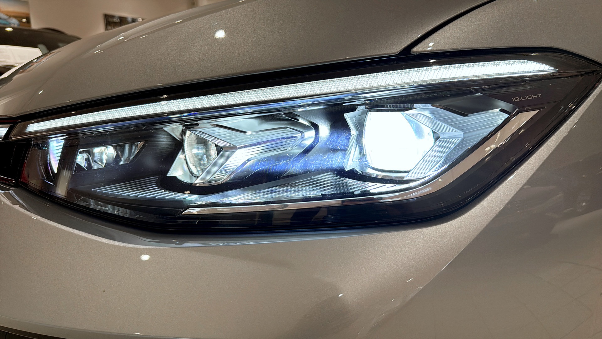 Volkswagen Passat LXN93D