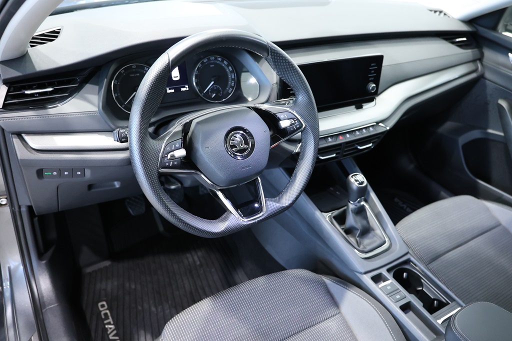 Skoda Octavia Combi LXS10U