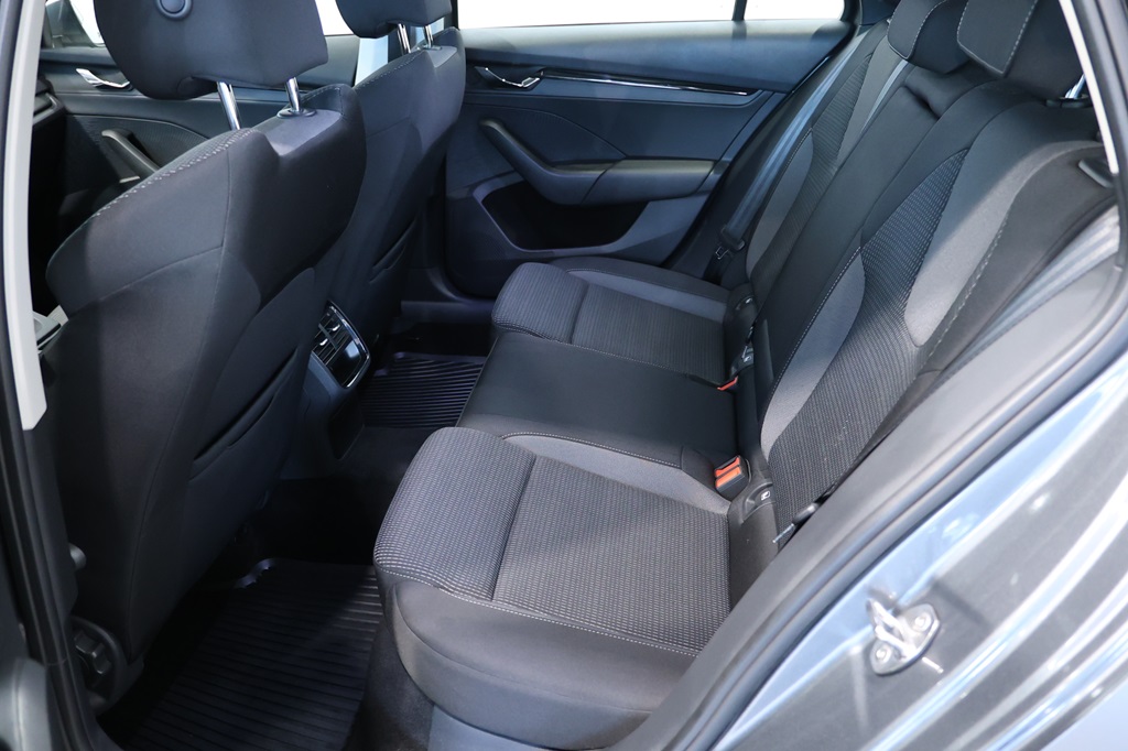 Skoda Octavia Combi LXS10U