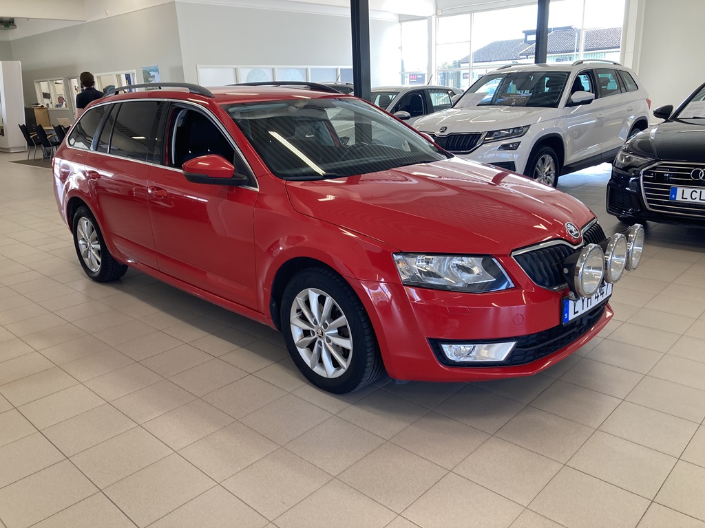Skoda Octavia Combi LYH447