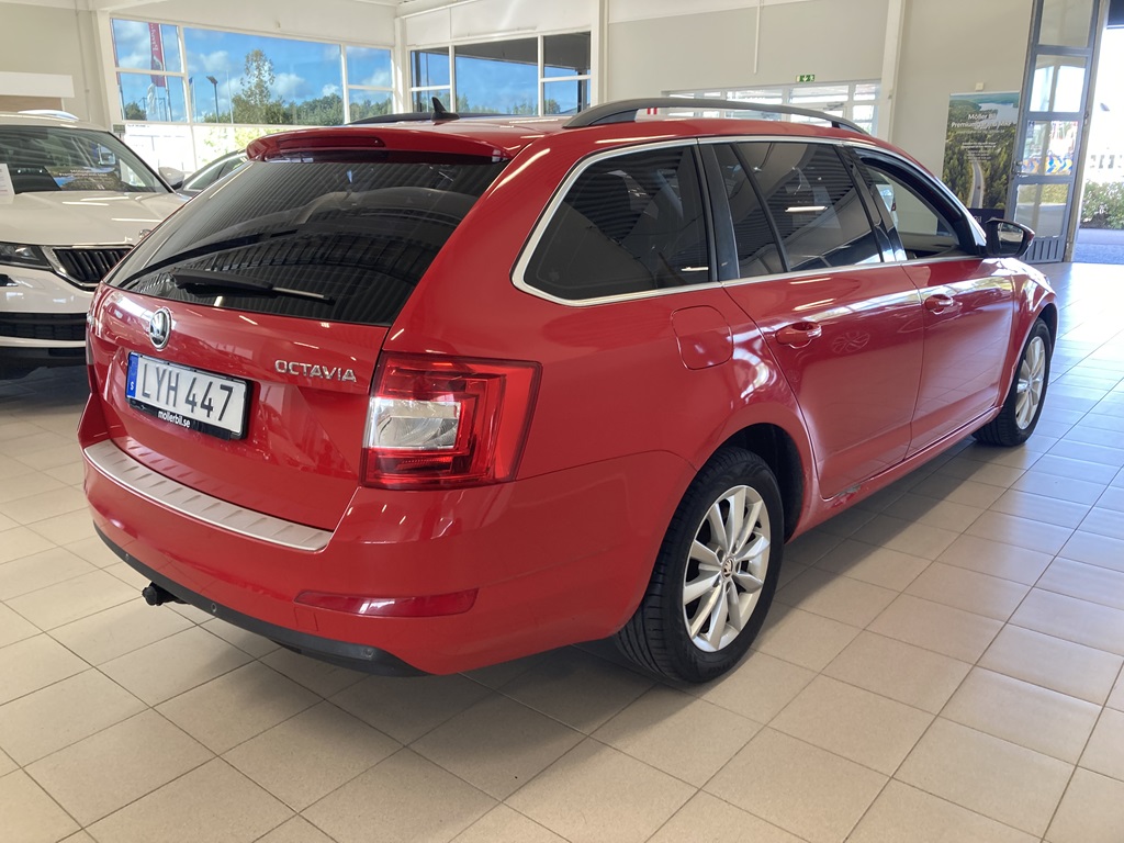 Skoda Octavia Combi LYH447