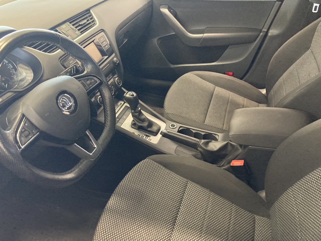 Skoda Octavia Combi LYH447
