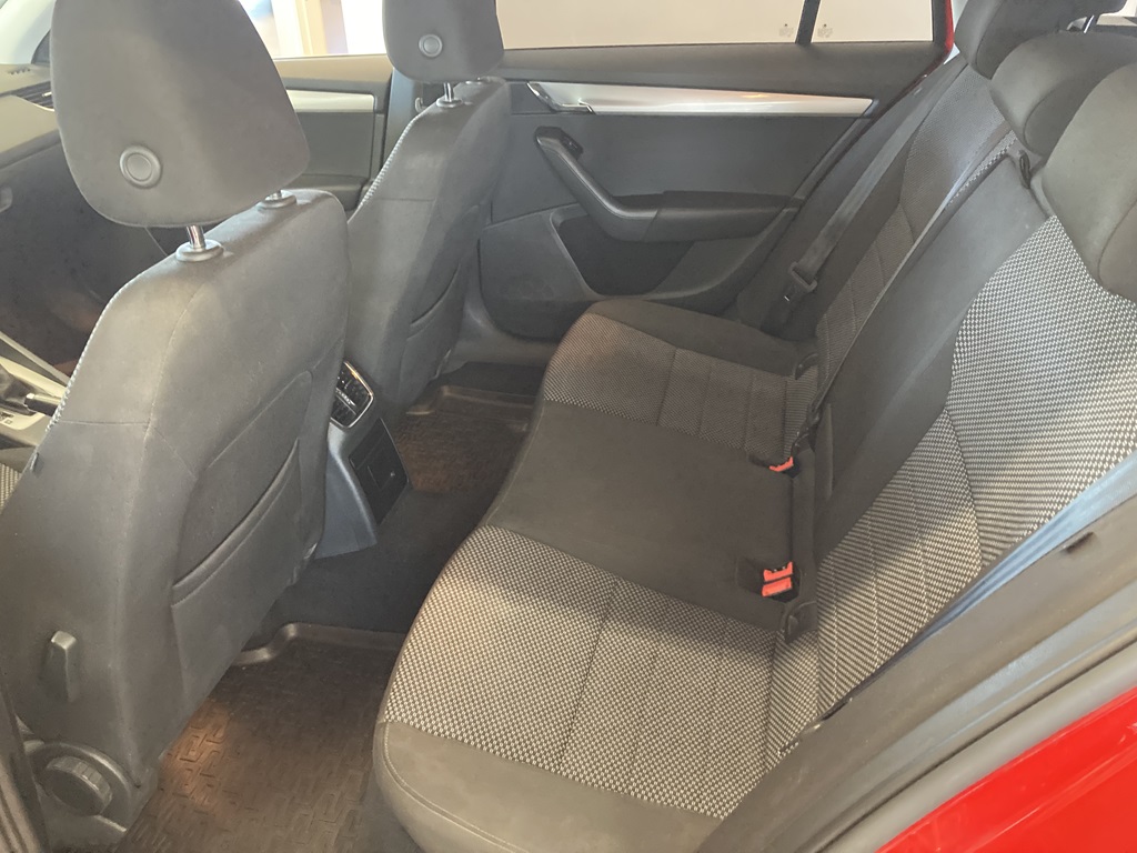 Skoda Octavia Combi LYH447