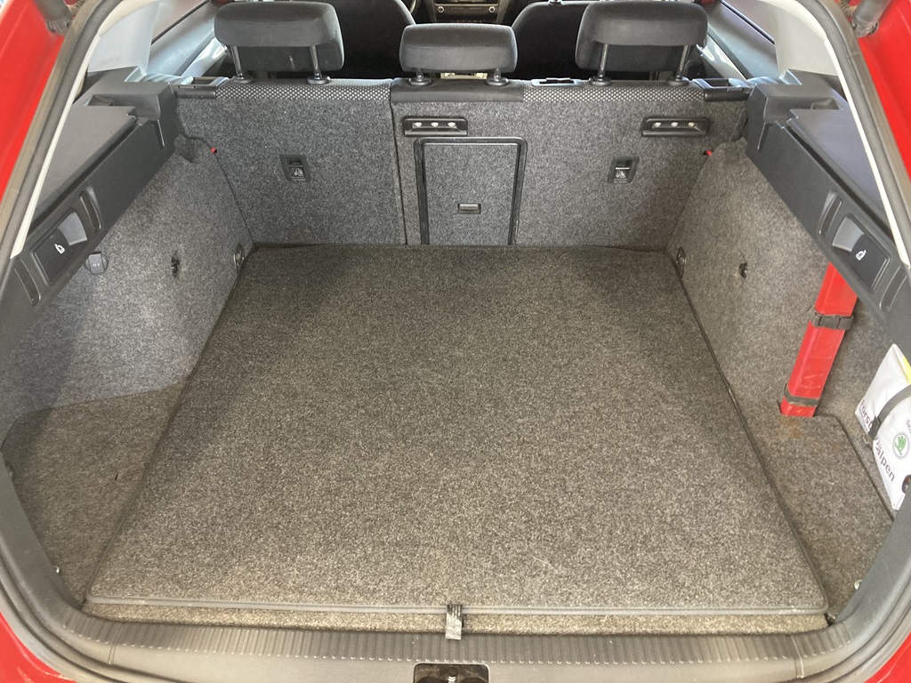 Skoda Octavia Combi LYH447