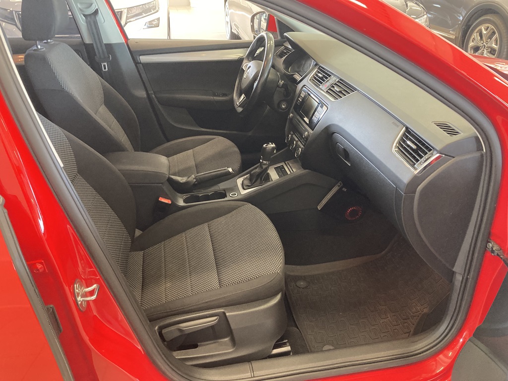 Skoda Octavia Combi LYH447