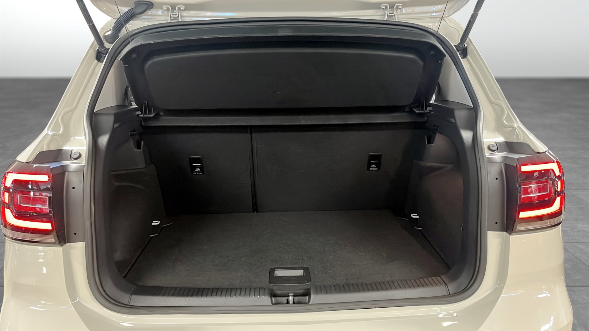 Volkswagen T-Cross LYO905
