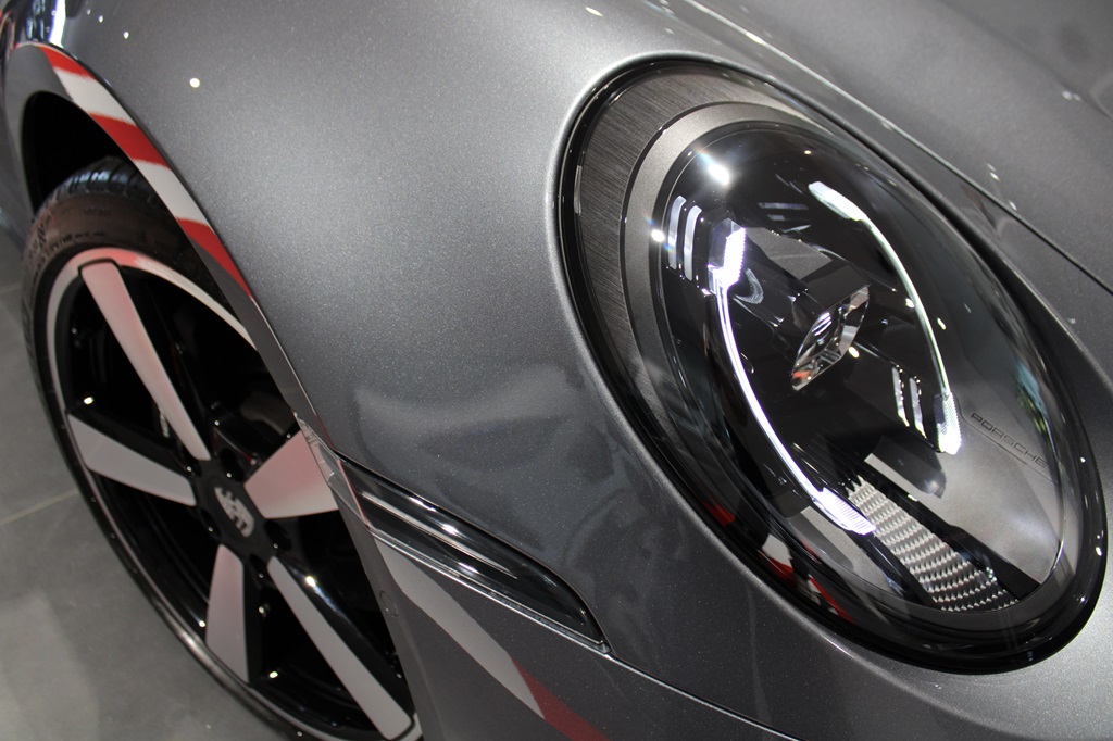 Porsche 992 LYP11F
