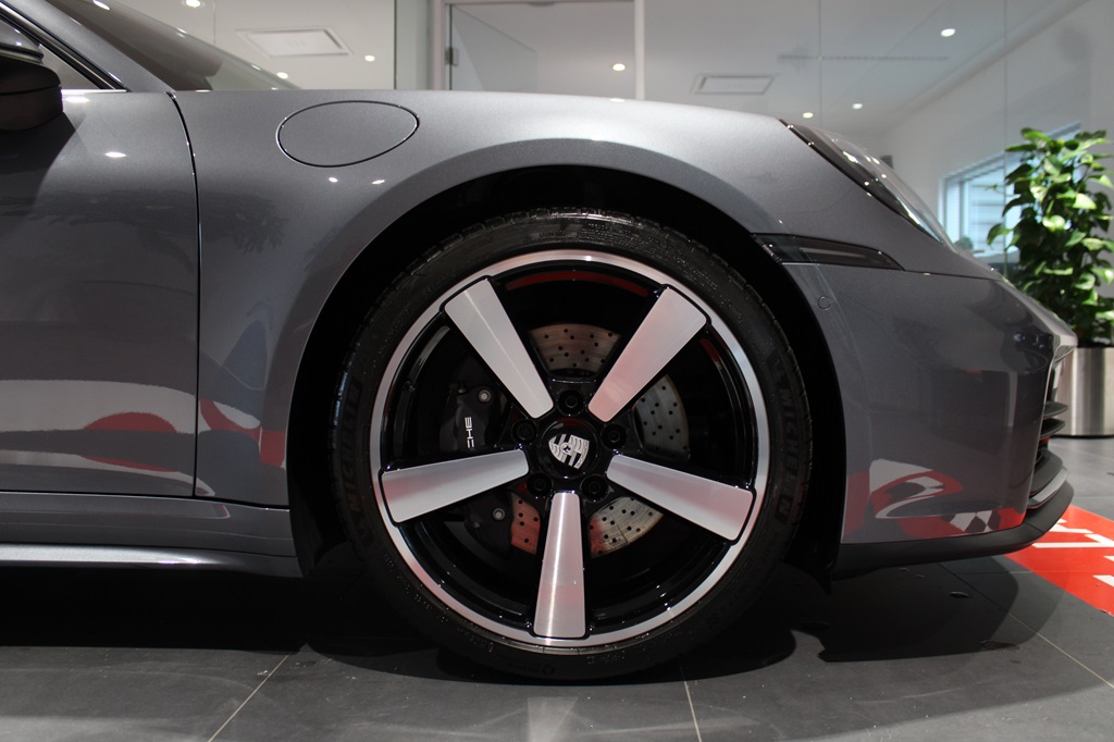 Porsche 992 LYP11F
