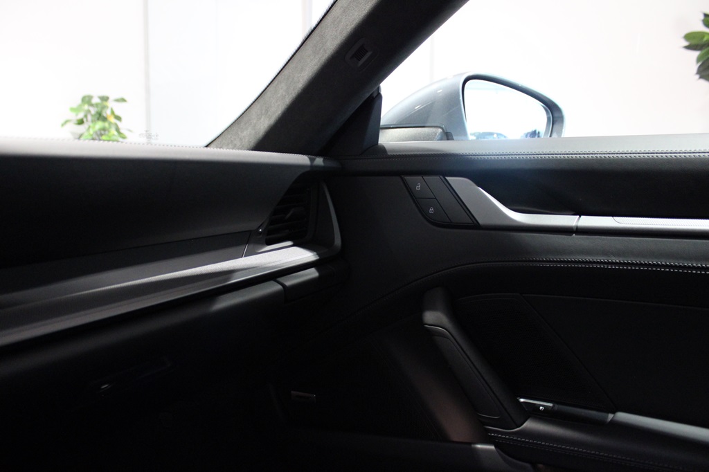 Porsche 992 LYP11F