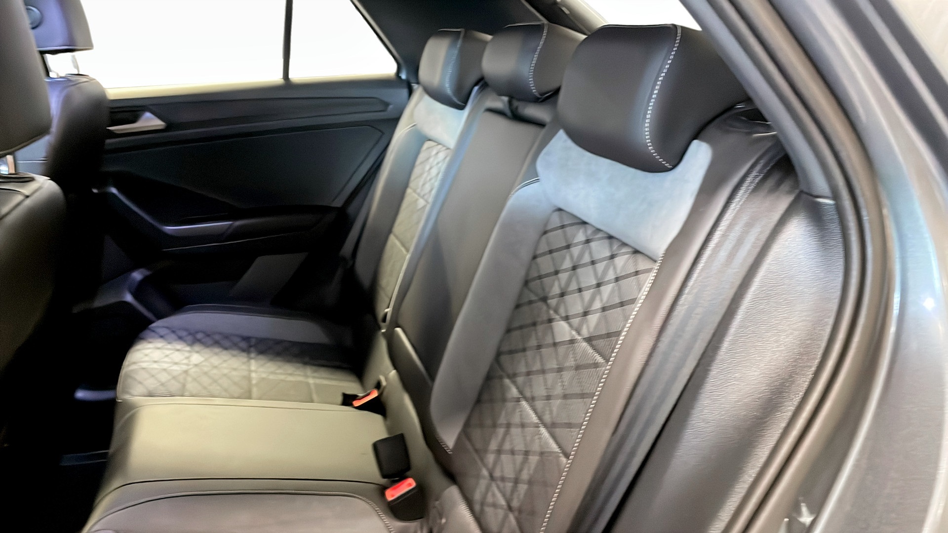 Volkswagen T-Roc LZG11E