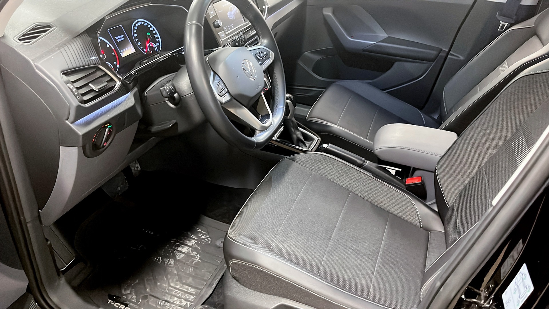 Volkswagen T-Cross LZG30U