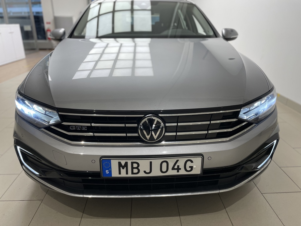 Volkswagen Passat MBJ04G