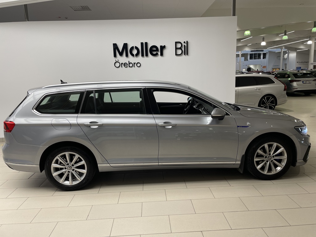 Volkswagen Passat MBJ04G