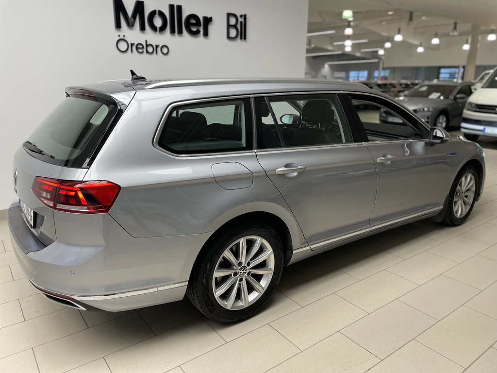 Volkswagen Passat MBJ04G