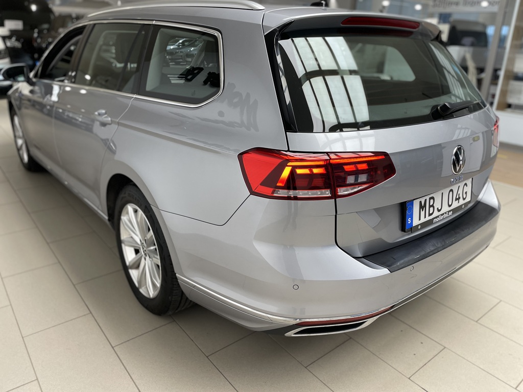 Volkswagen Passat MBJ04G