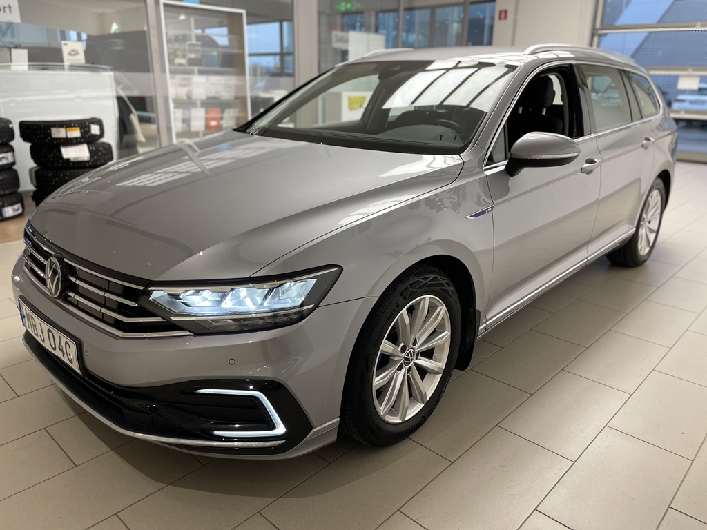 Volkswagen Passat MBJ04G