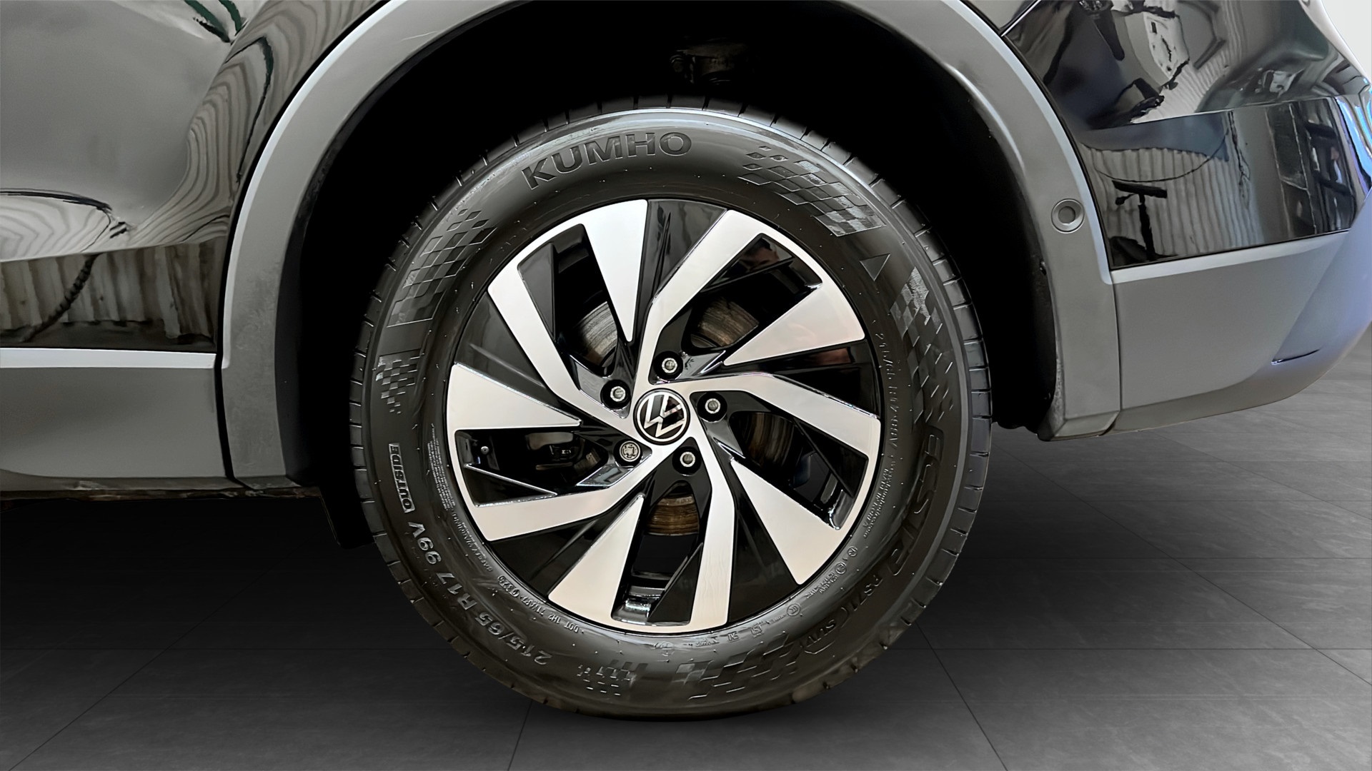 Volkswagen Tiguan MDG22W